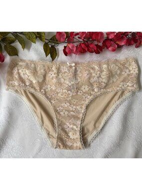 VICTORIA'S SECRET S BODY BY VICTORIA SILKY NUDE CREAM LACE HIPSTER PANTIES NWT